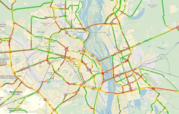 Из-за снегопада Киев стоит в 10-балльных пробках
