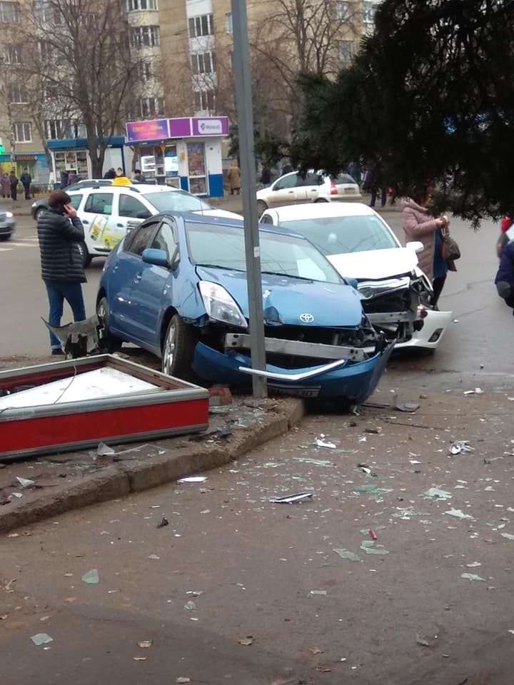 На Рышкановке столкнулись два автомобиля Toyota