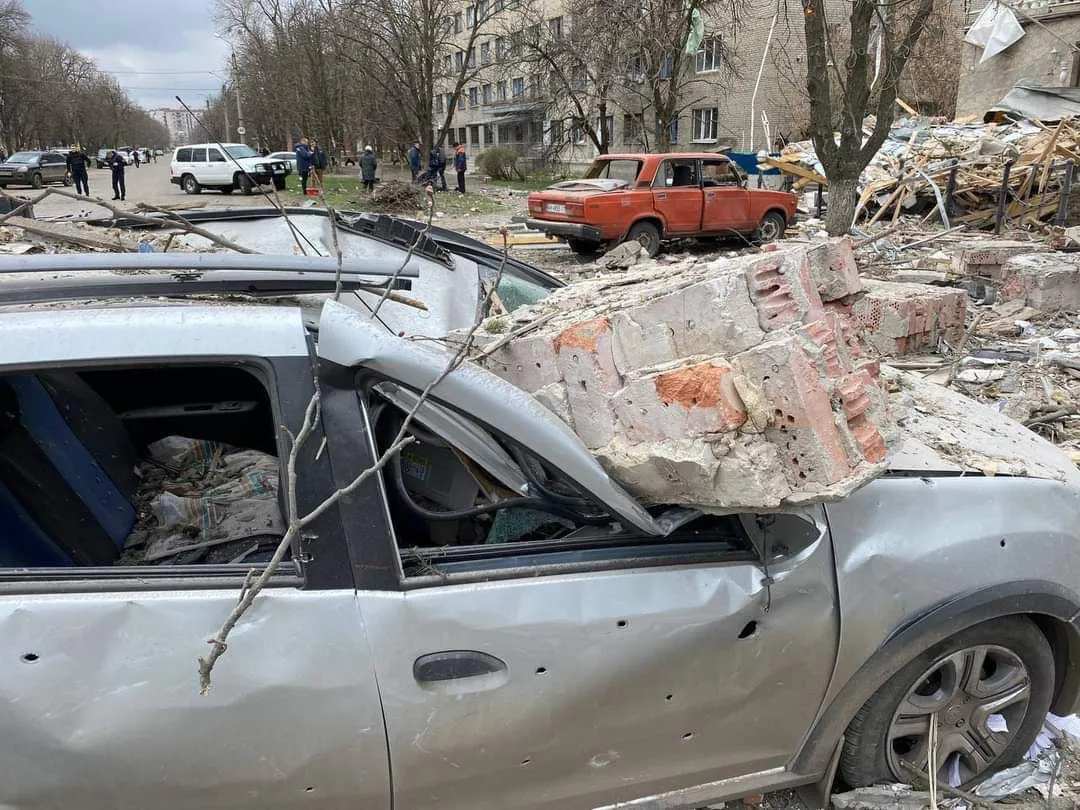 Обстрел Славянска: по меньшей мере один человек погиб, разбор завалов продолжается