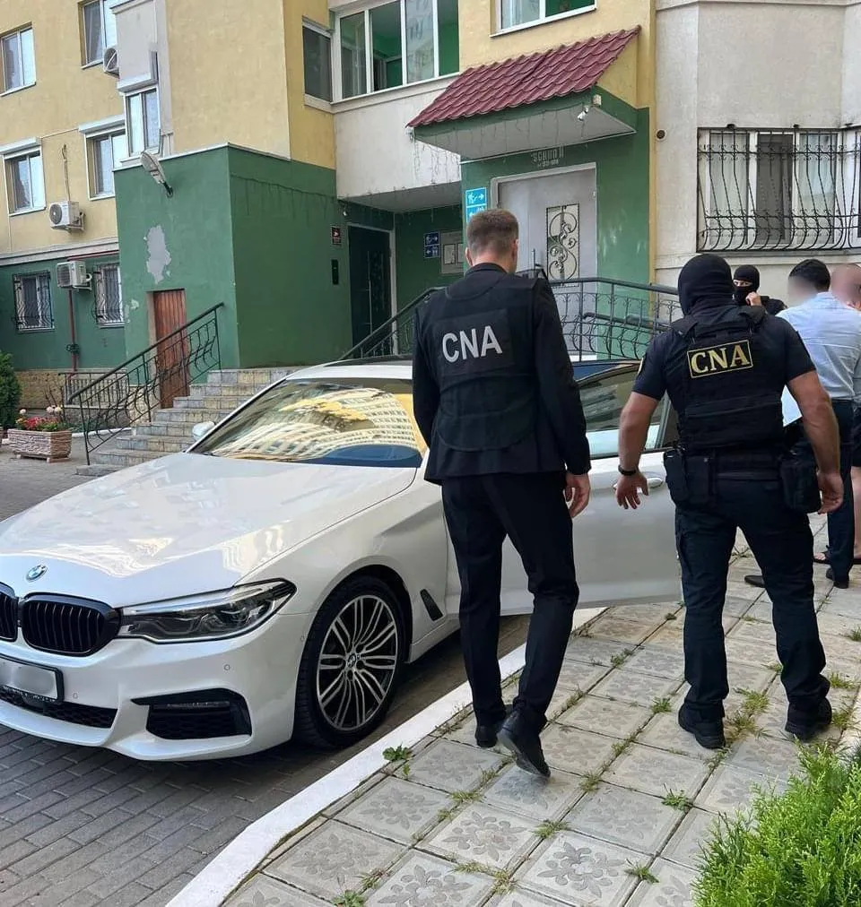 Житель столицы задержан НЦБК по подозрению в получении взятки