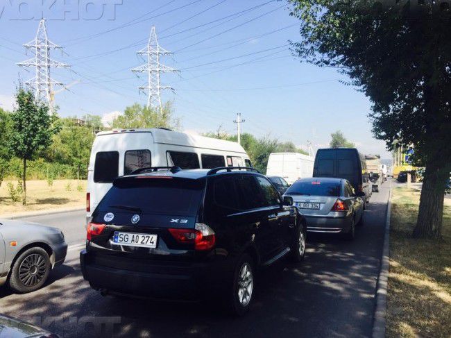 На Чеканах лоб в лоб столкнулись такси и микроавтобус