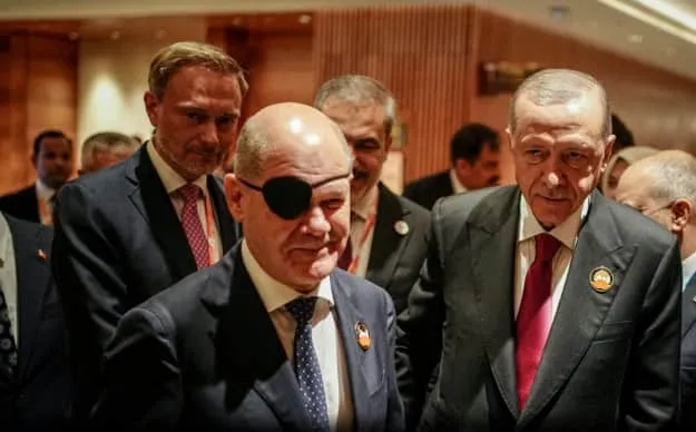 Шольц оказался в центре внимания на саммите G20 из-за "пиратской" повязки на глазу