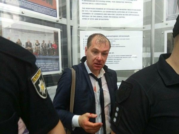 Украинские националисты избили политика в Киеве