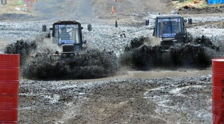 În orașul Rostov pe Don a avut loc o competiție bizară - raliul anual de tractoare