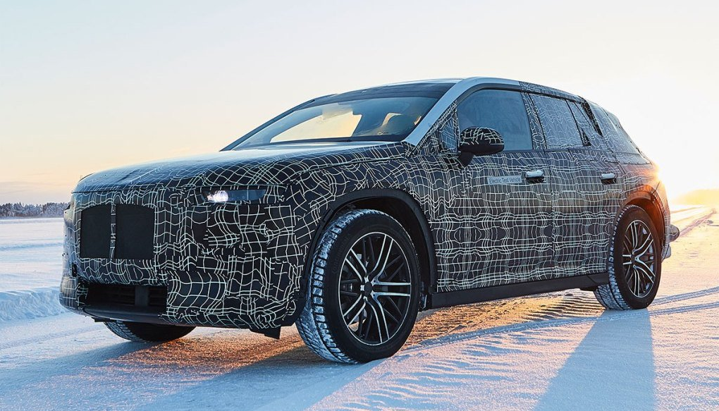 BMW рассказала о зимних испытаниях электрического кроссовера iNext