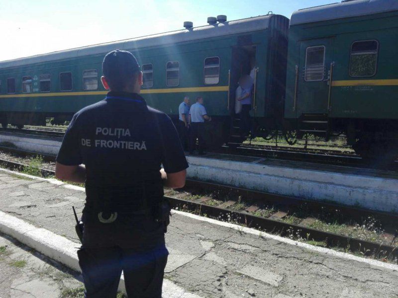 Doi saci cu boabe de piper, transportați ilegal cu trenul ”Moscova-Chișinău”