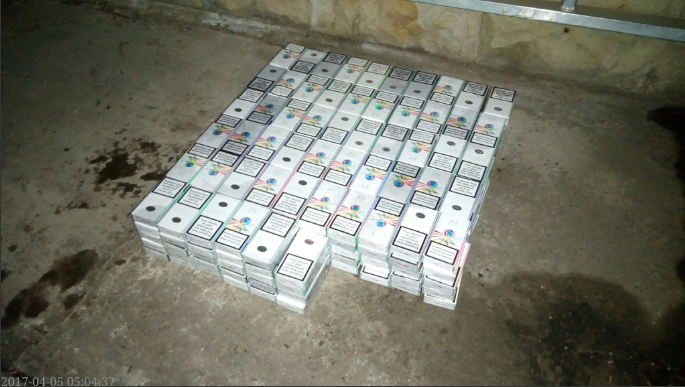 Vameşii au confiscat o armă pneumatică şi mii de ţigări la frontieră