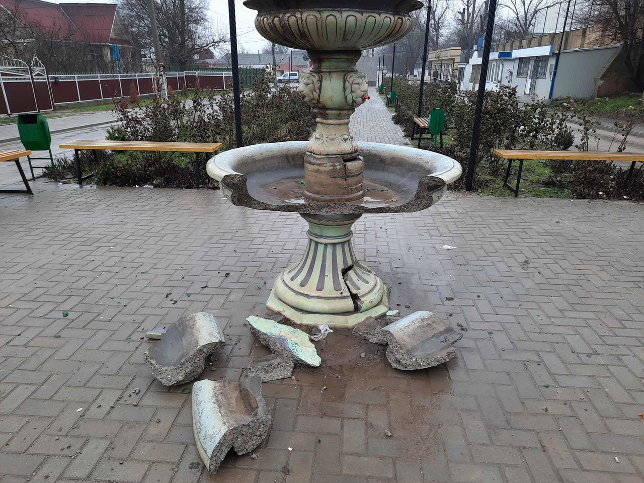 В Копчаке вандалы повредили фонтан