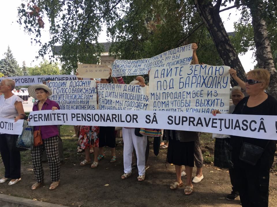 В День независимости пенсионеры вышли на протест