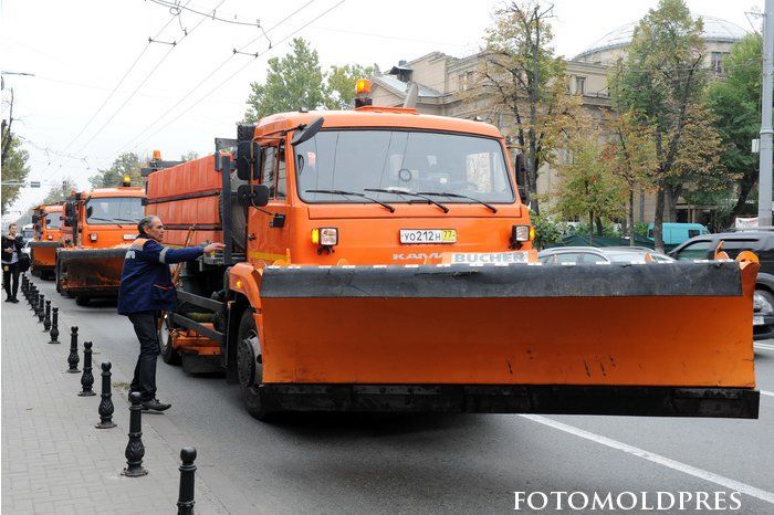 Москва подарила Кишиневу пять единиц спецтехники для уборки снега