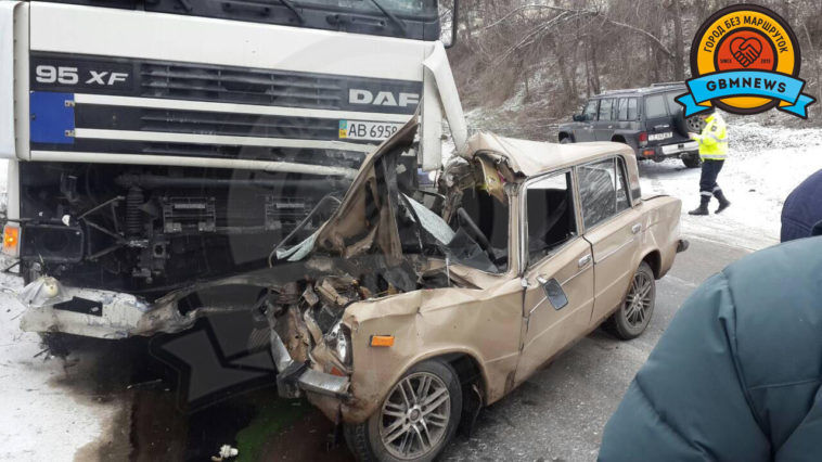 Accident fatal în Capitală: Un șofer a decedat, după ce s-a izbit cu VAZ-ul într-un TIR