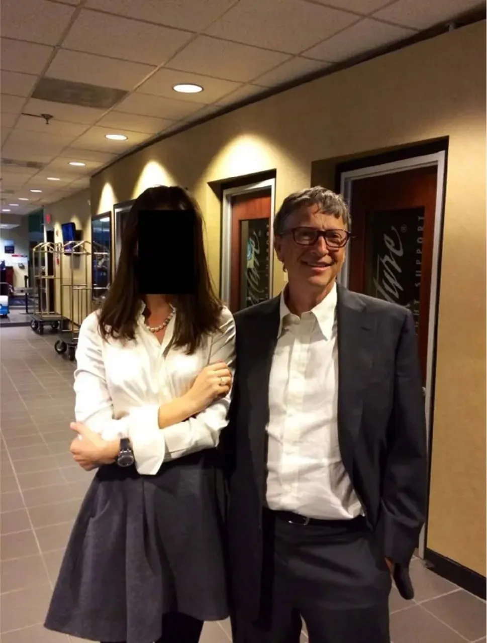 În noile fotografii din dosarul Epstein este surprinsă o tânără din Rusia și cartea „Lolita”