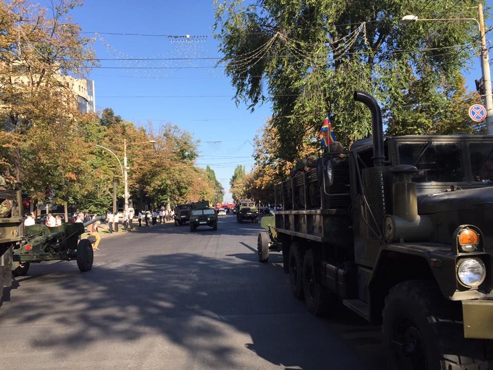 Independență cu sute de polițiști pe marginea bulevardului central