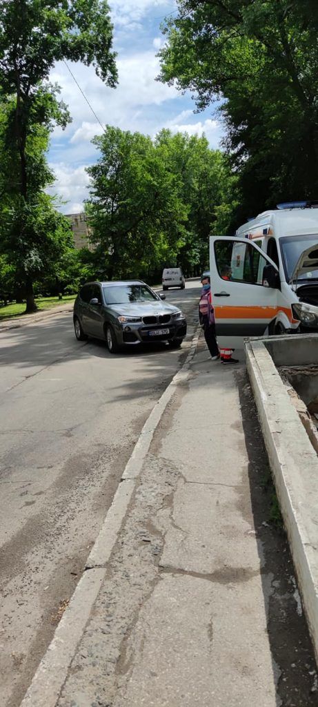 В столице машина скорой помощи столкнулась с BMW: Трое пострадавших госпитализированы