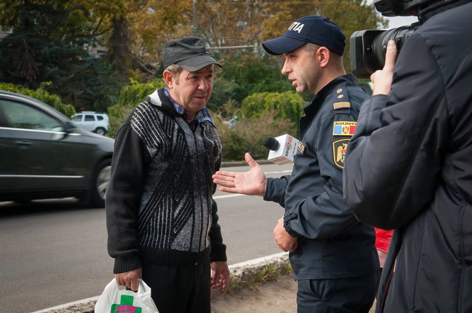 Патрульные инспекторы принялись за пешеходов-нарушителей