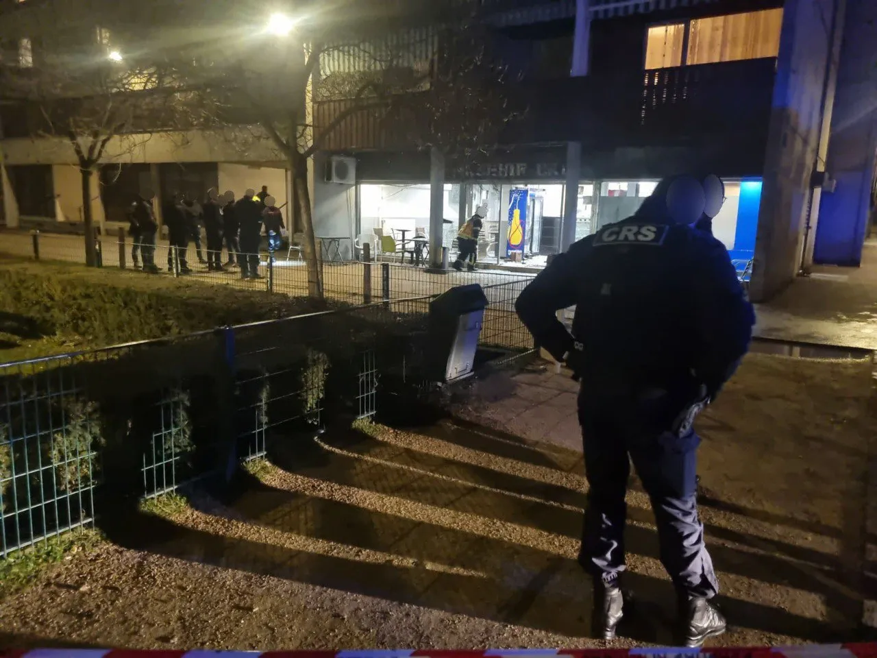Во Франции мужчина взорвал гранату в баре: есть пострадавшие