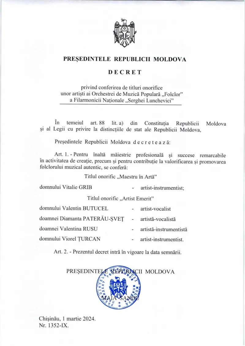 Президент Молдовы присвоила почетные звания артистам оркестра "Фольклор"