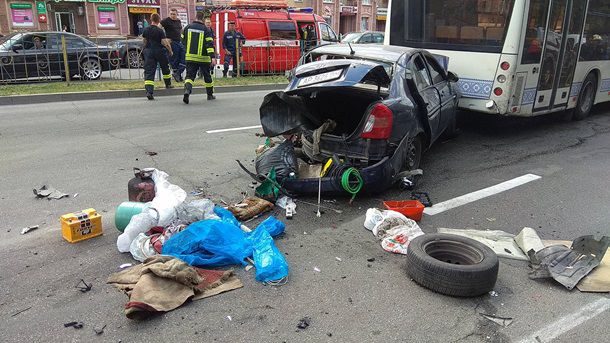 В Запорожье столкнулись десять авто и автобус