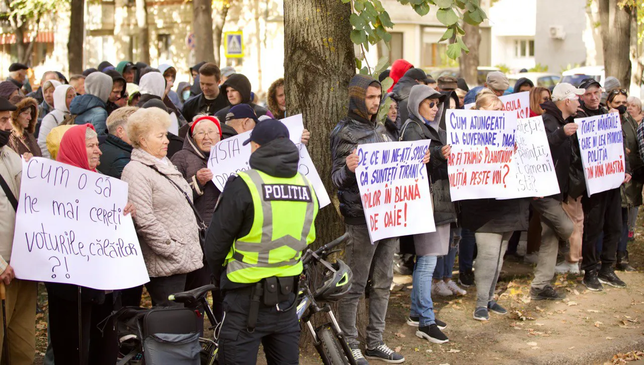 Сторонники партии "Шор" протестовали у здания парламента