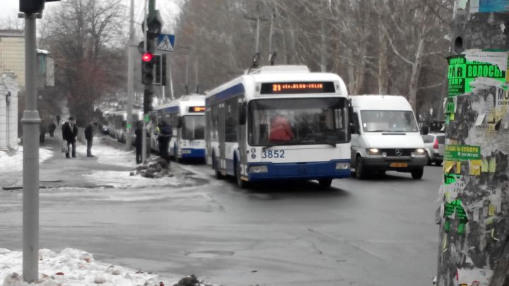 Două maşini s-au ciocnit în sectorul Buiucani. În zonă s-au creat ambuteiaje