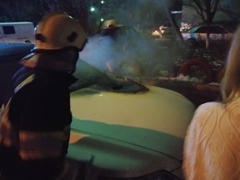 В одном из столичных дворов рано утром загорелся Lexus