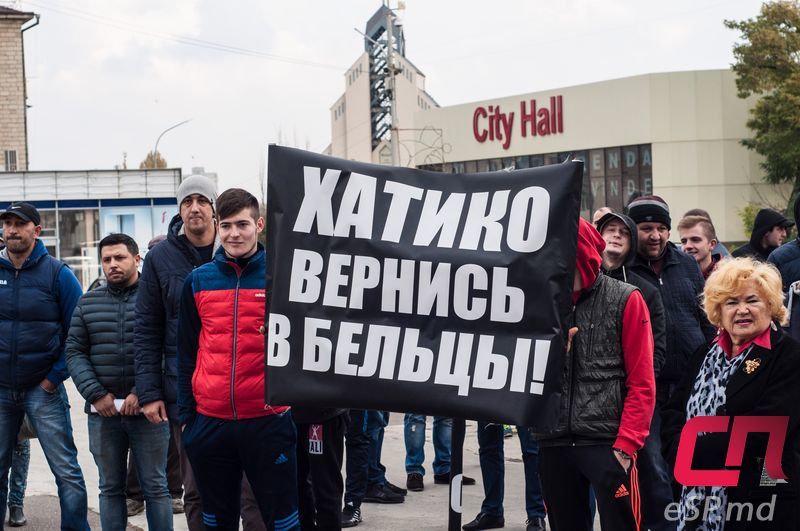 Митинг протеста у бельцкой мэрии: "Хатико, вернись в Бельцы!"