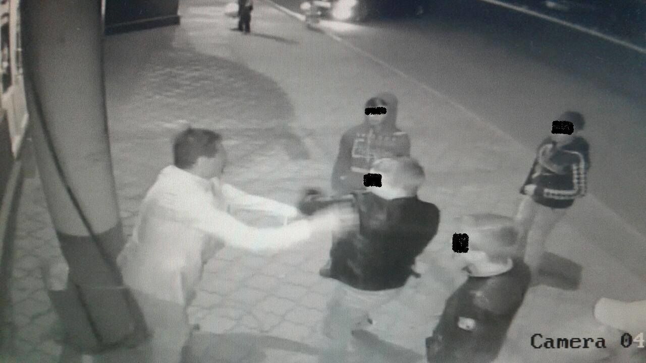 Un bărbat de 58 de ani a fost jefuit la miezul nopții! Făptașii - cinci adolescenți de 15 și 17 ani