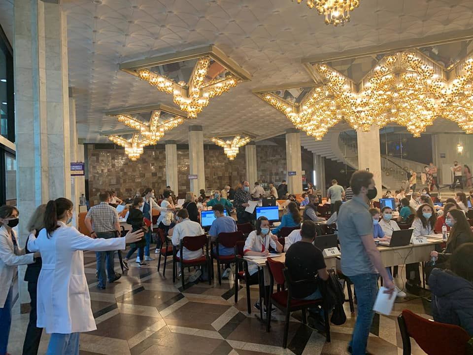 Марафон вакцинации во Дворце Республики будет проходить до 22:00
