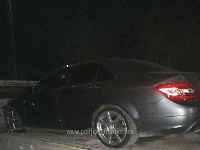 Гражданин РМ пытался ввезти на родину угнанный в Великобритании Mercedes