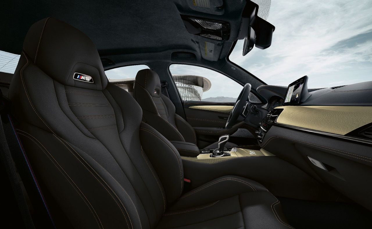 Юбилейный BMW M5 получил салон из золота