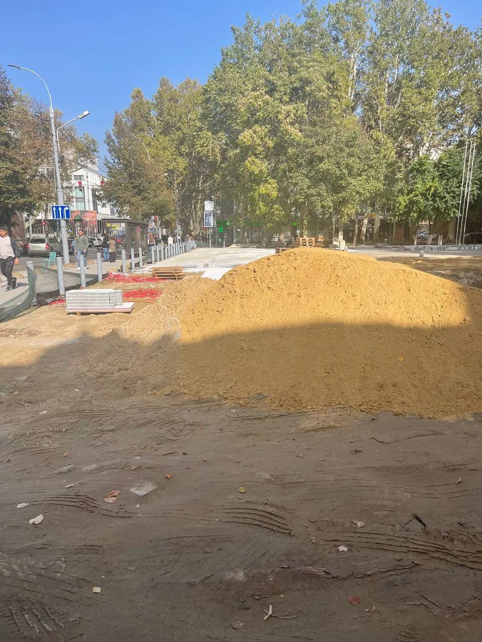 Scuarul din preajma Liceului Gheorghe Asachi este în proces de reabilitare