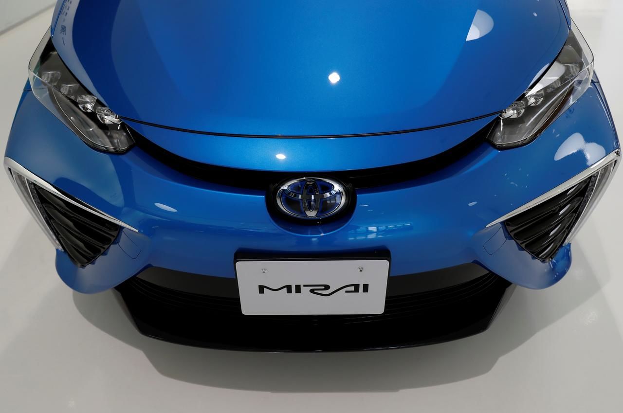 Toyota представит новое поколение автомобиля Mirai на топливных элементах