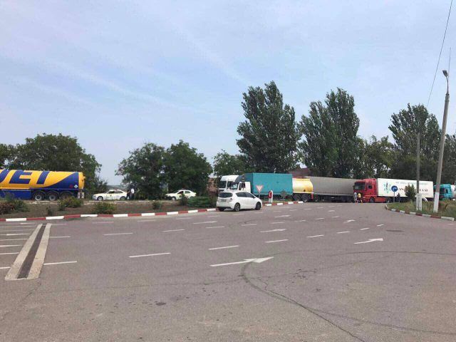 Полиция начала “охоту” на фуры, нарушающие запрет на въезд в Кишинев