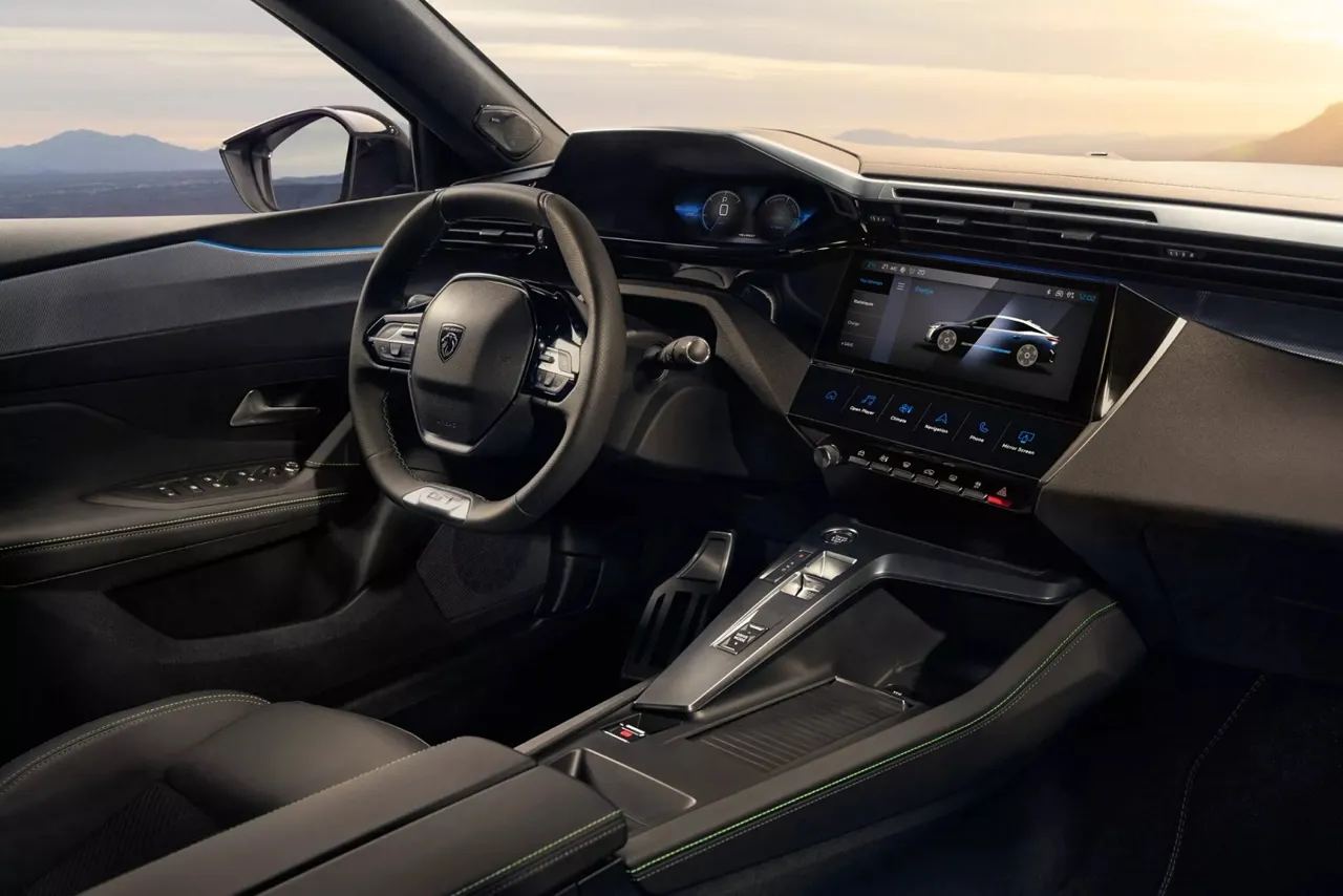 Gama Peugeot 408 include acum o modificare electrică