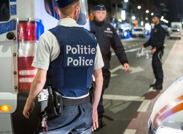Bărbat ucis în Bruxelles, după ce a atacat soldați cu o macetă
