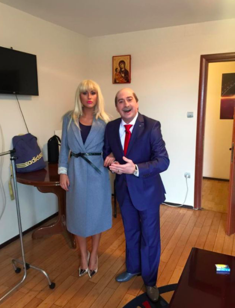 Daniela Crudu a dat brunetul pe blond. Fosta asistentă TV şi-a schimbat radical look-ul