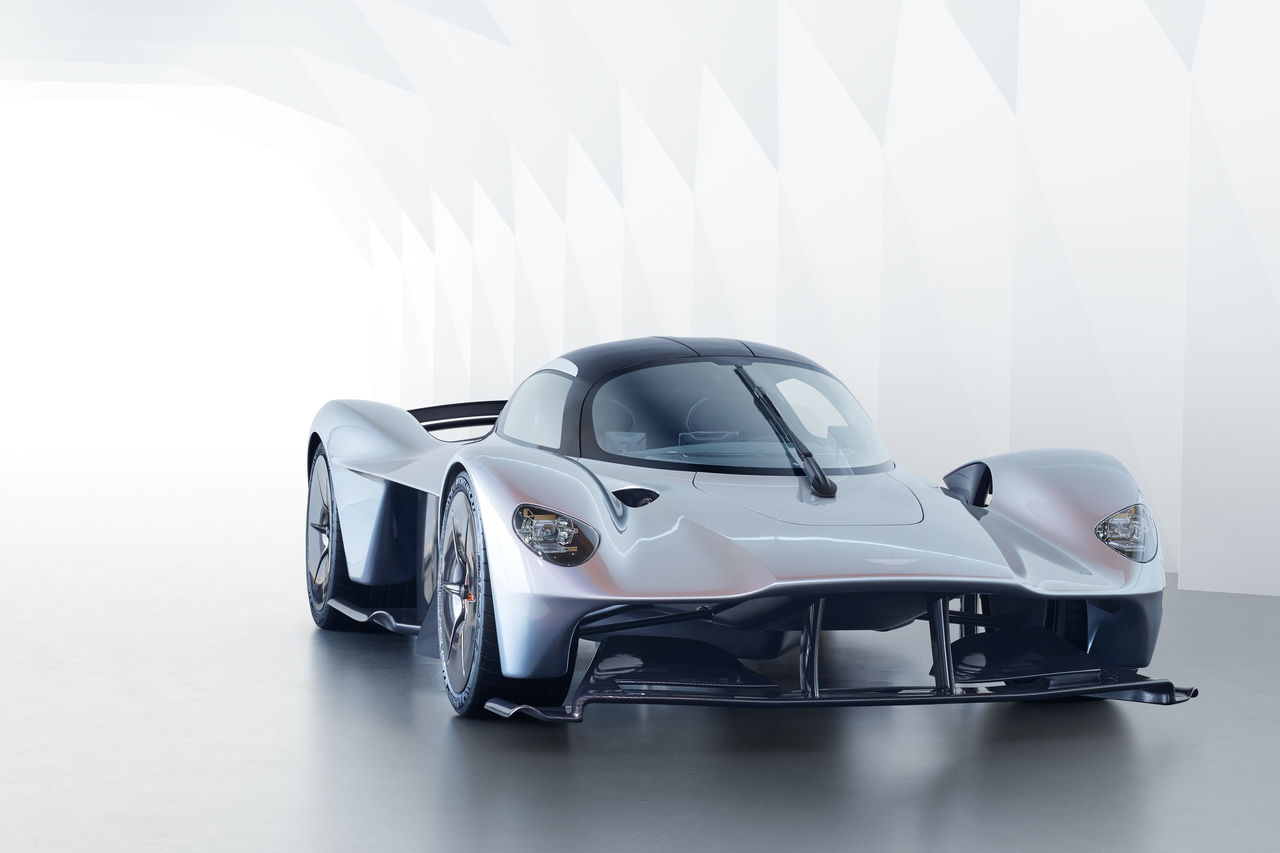 Aston Martin показал фото серийного гиперкара Valkyrie