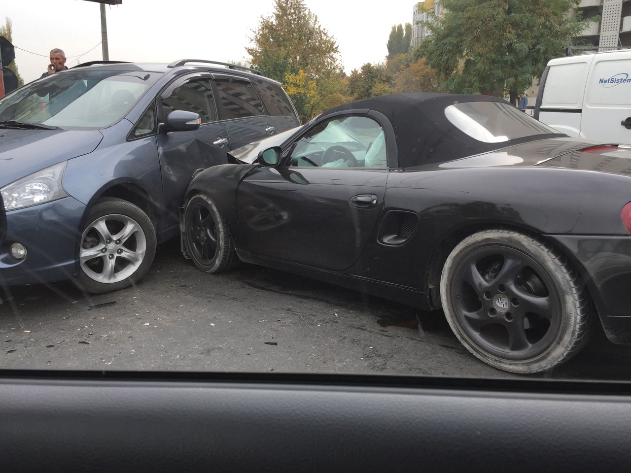 В столице столкнулись Porsche и Mitsubishi