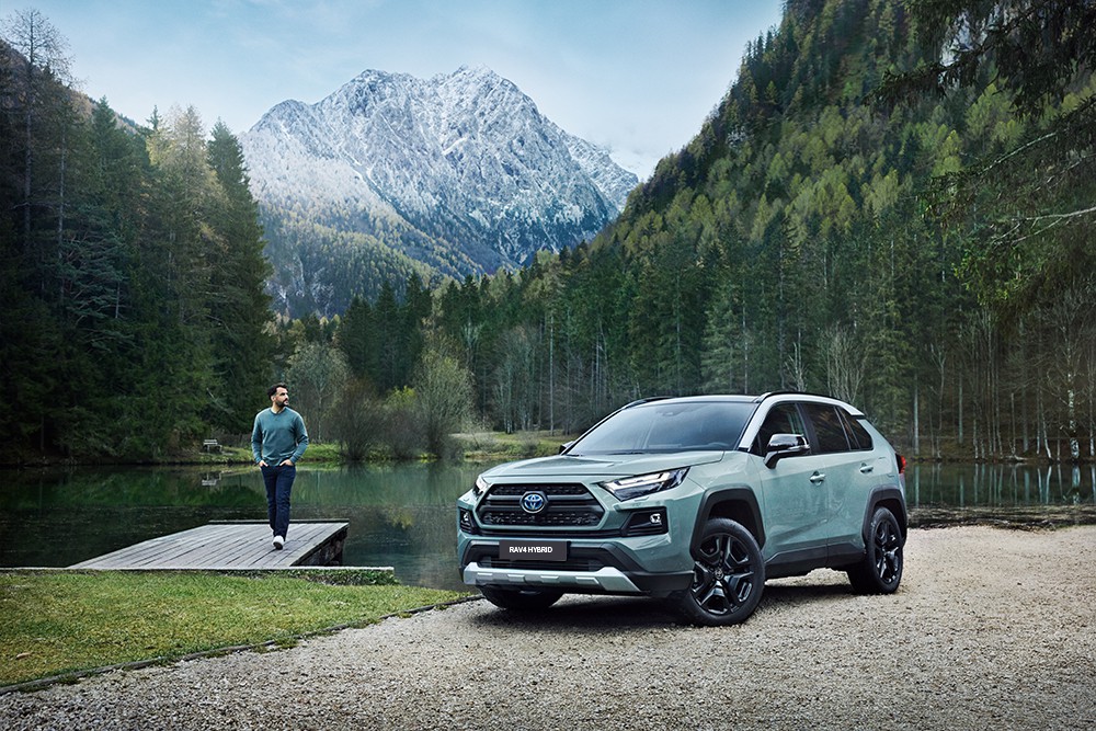 Toyota: В Молдове стартуют продажи обновленных комплектаций линейки RAV4 2022 года