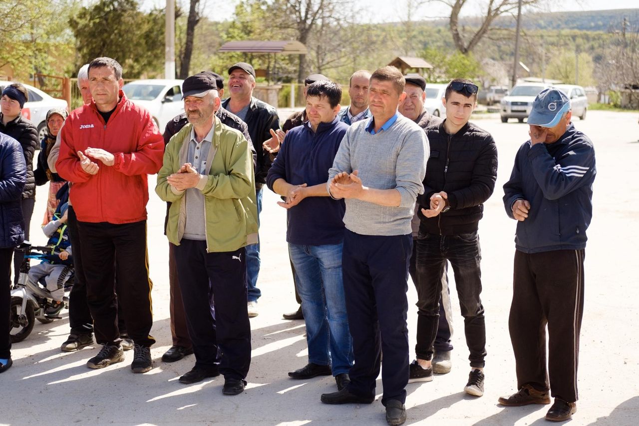 Партия «Шор» приступила к установке освещения уже в третьем селе своего округа ®