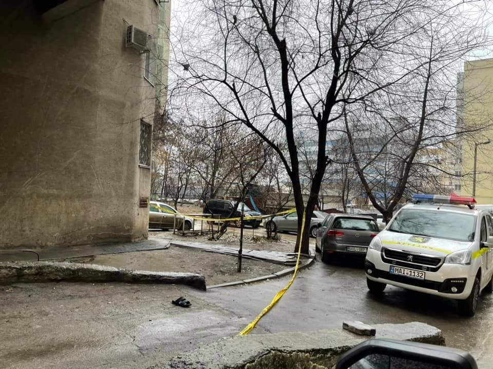 В столице мужчина скончался в результате падения с 12 этажа