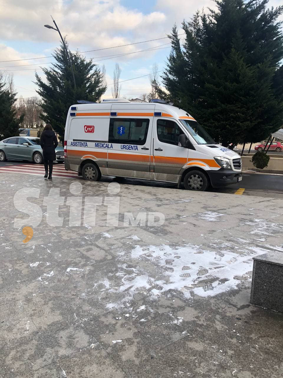 В столичном торговом центре подросток упал с высоты