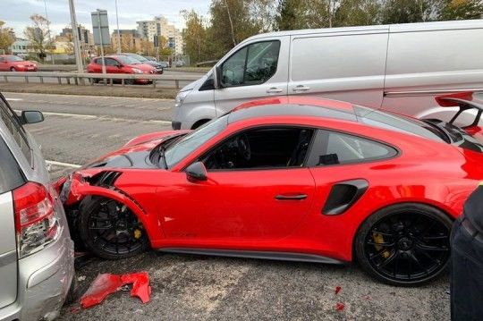 Британец разбил Porsche за $264 тыс. во время тест-драйва