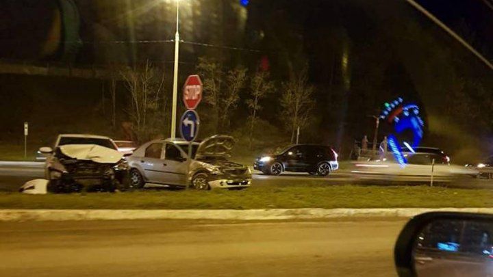 Accident grav la Ialoveni: Două automobile s-au ciocnit violent