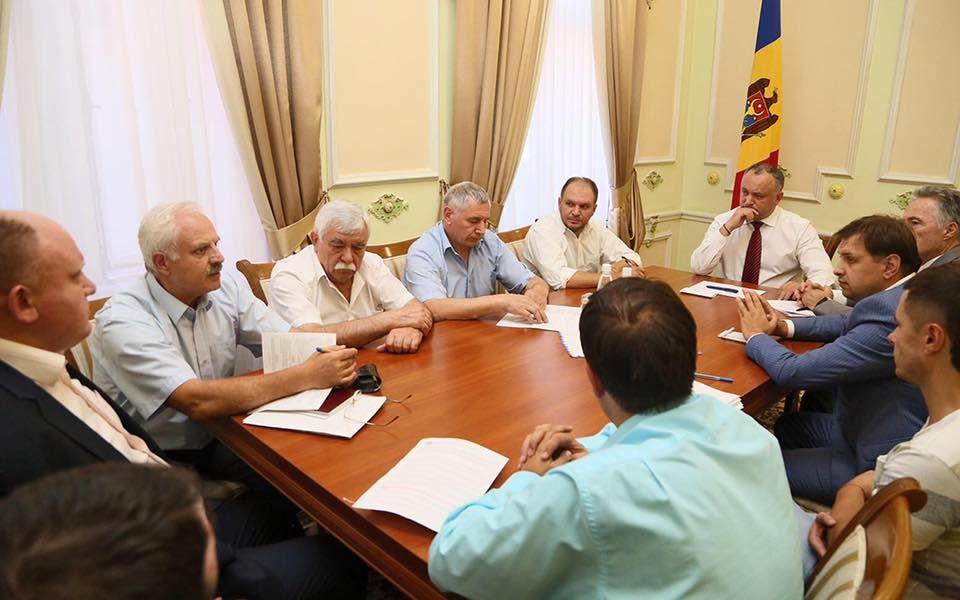 Dodon, în duel cu Guvernarea. Cere ajutorul Comisiei de la Veneția