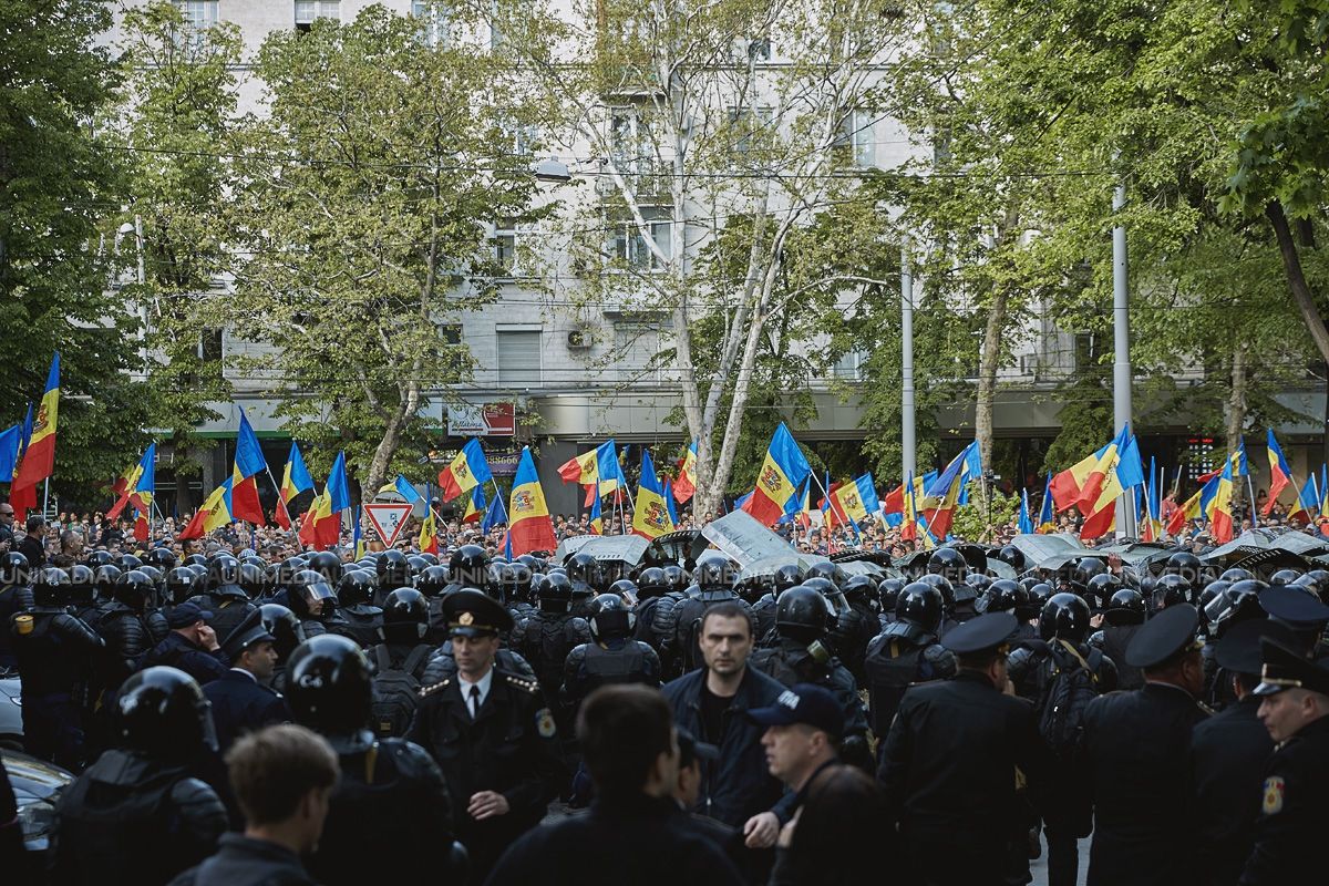 Cum a motivat Jizdan prezența poliției în fața casei lui Plahotniuc