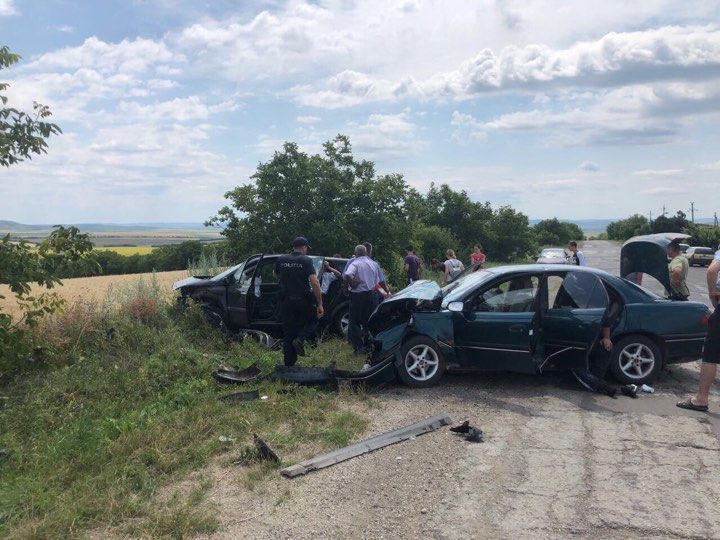 В серьезном ДТП в Сынжерее пострадали 2 человека