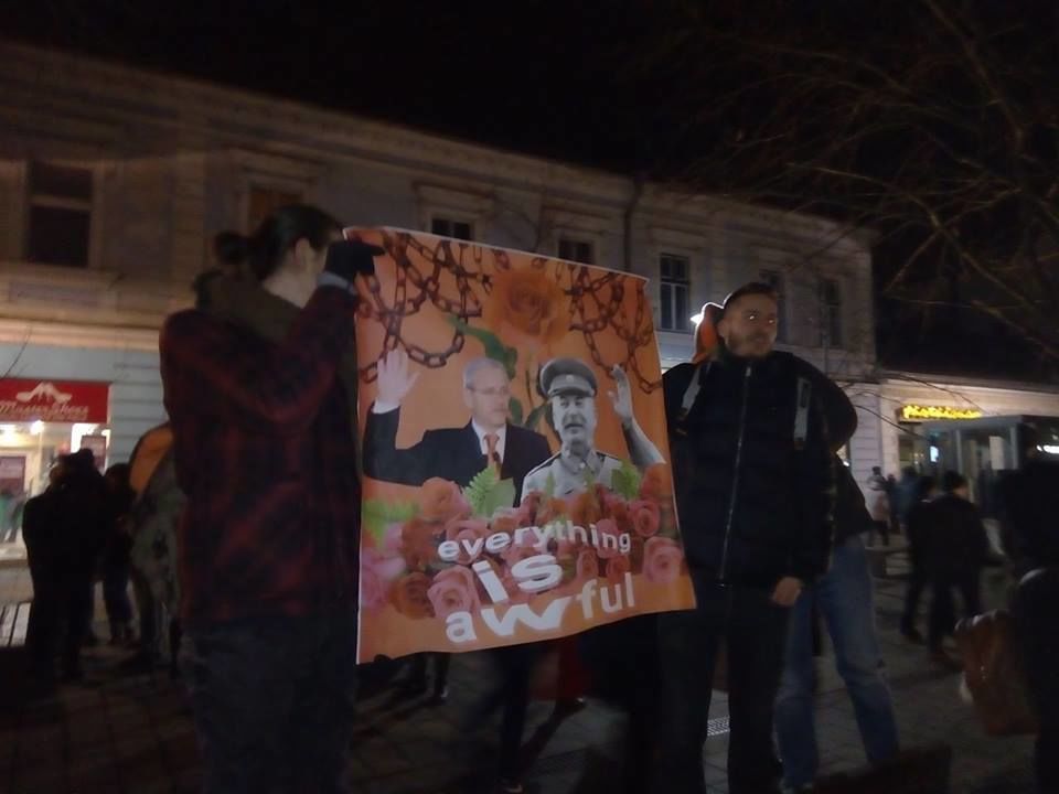 В Бухаресте проходит самый крупный протест за последние 25 лет