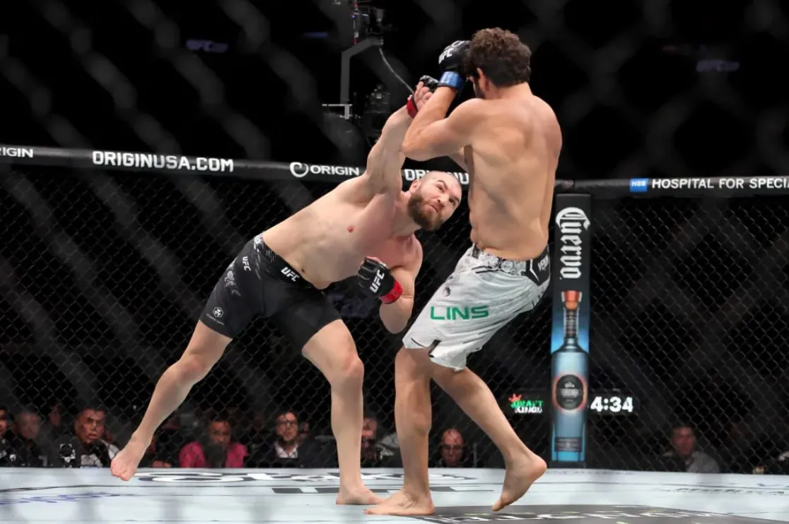 Молдавский боец Куцелаба проиграл Линсу решением судей на турнире UFC 299