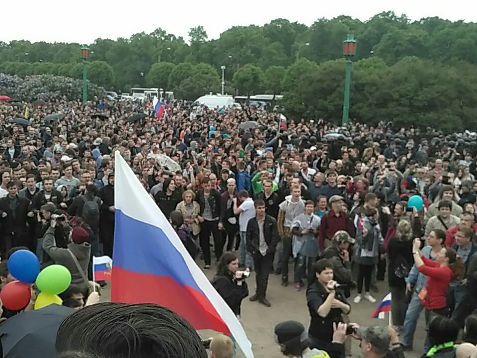 В Петербурге задержаны 300 участников антикоррупционной акции и один депутат